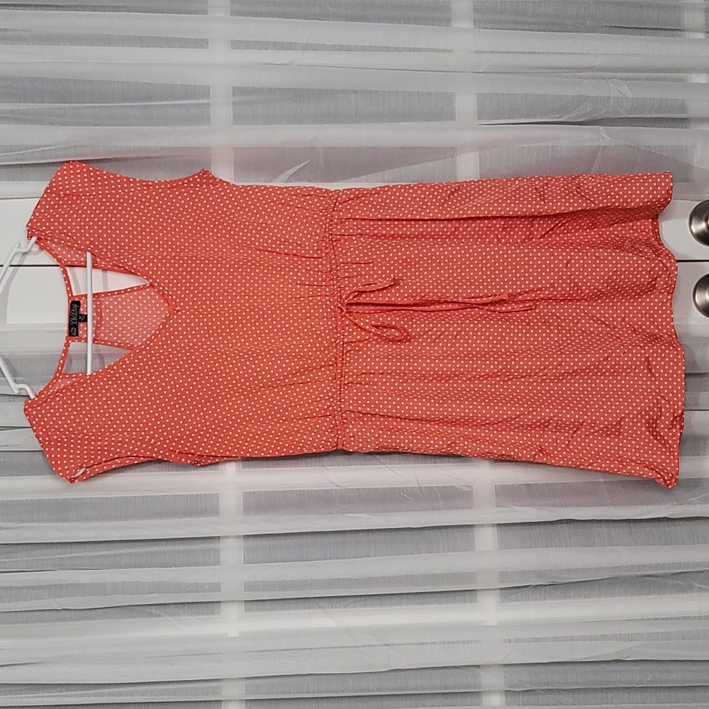 Polka-dot dress with cut out back